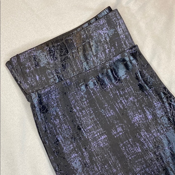 🥑 2 for $30 Guess Snakeskin Leggings - Picture 2 of 4